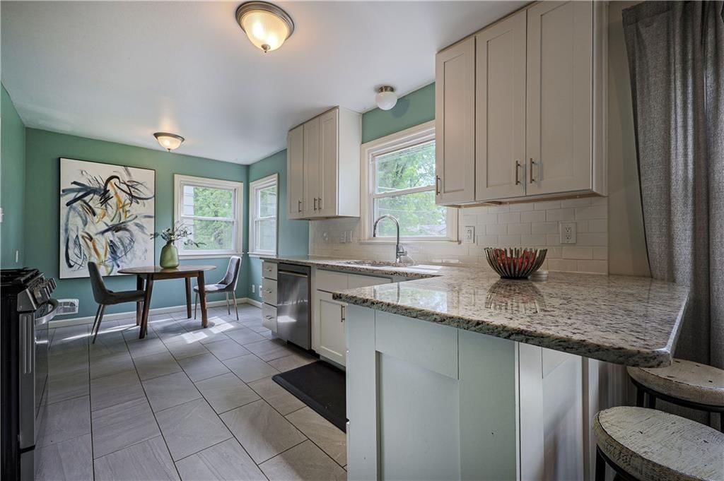 8404 Kenwood Avenue — photo 16