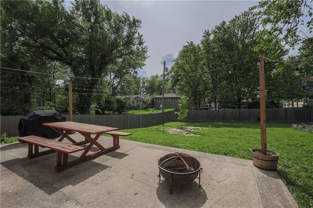 8404 Kenwood Avenue — photo 22