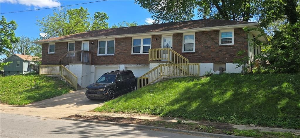 1301-1303 Topping Avenue — photo 2