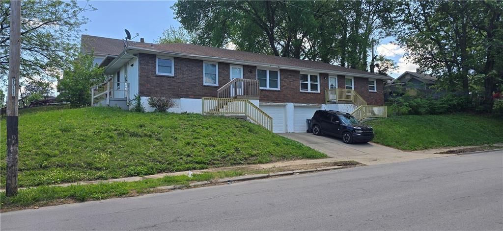 1301-1303 Topping Avenue — photo 3