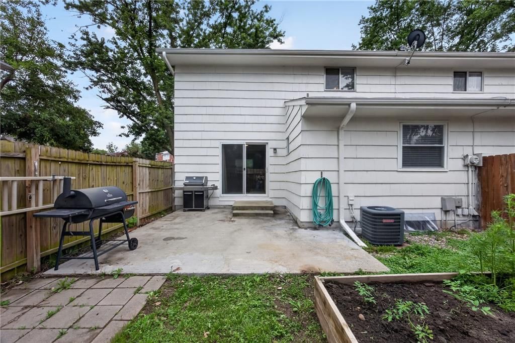 7189 NW Chapel Woods Lane — photo 36