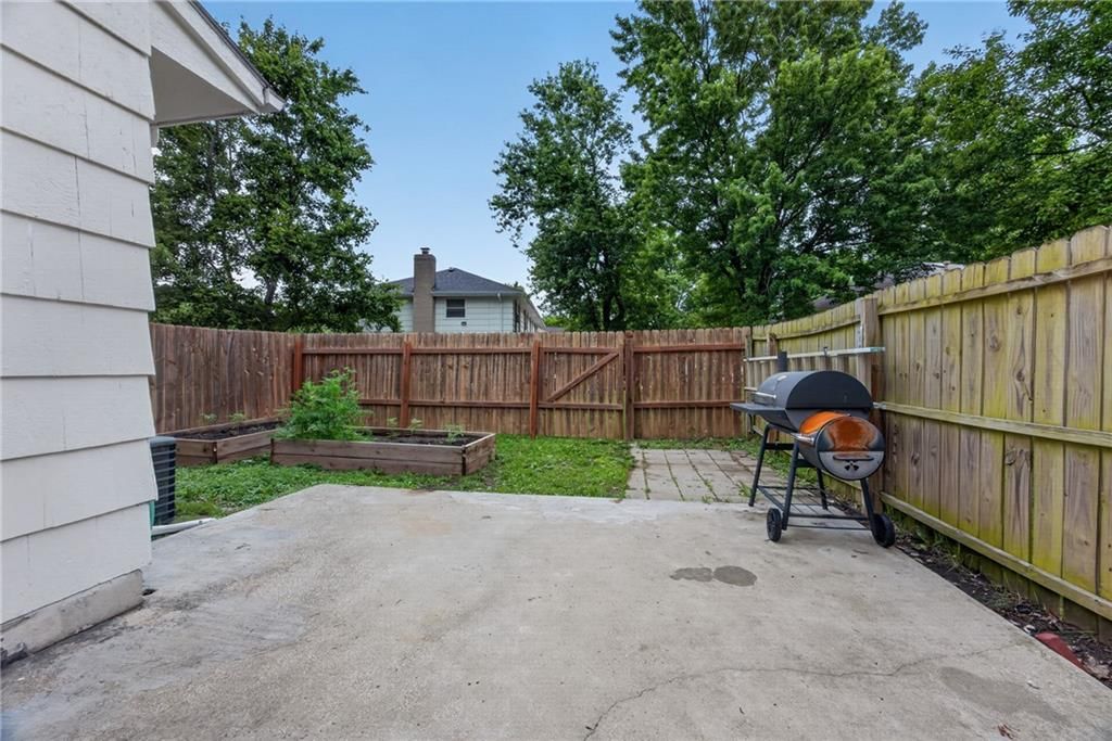 7189 NW Chapel Woods Lane — photo 37