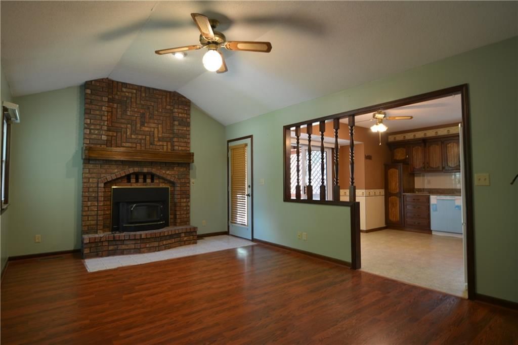 1102 Halsey Terrace — photo 9