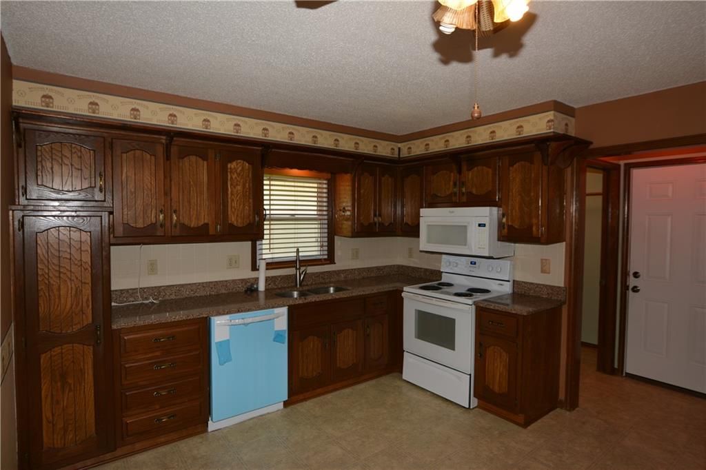 1102 Halsey Terrace — photo 12
