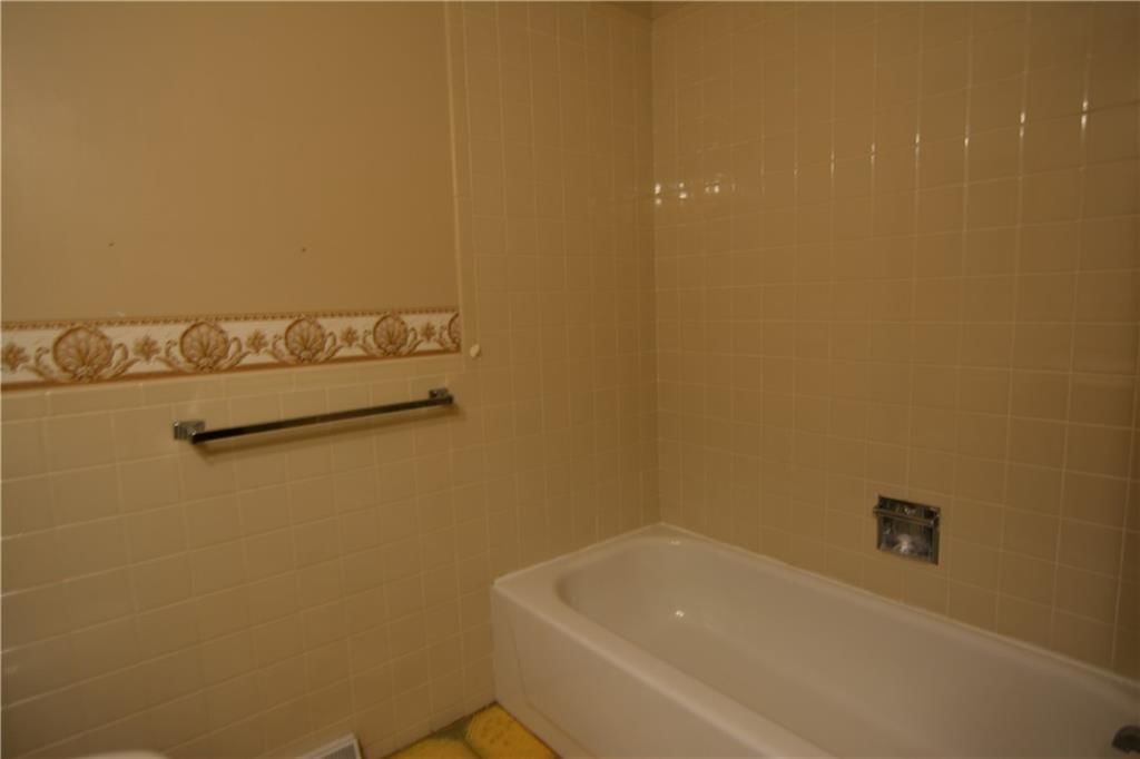 1102 Halsey Terrace — photo 17