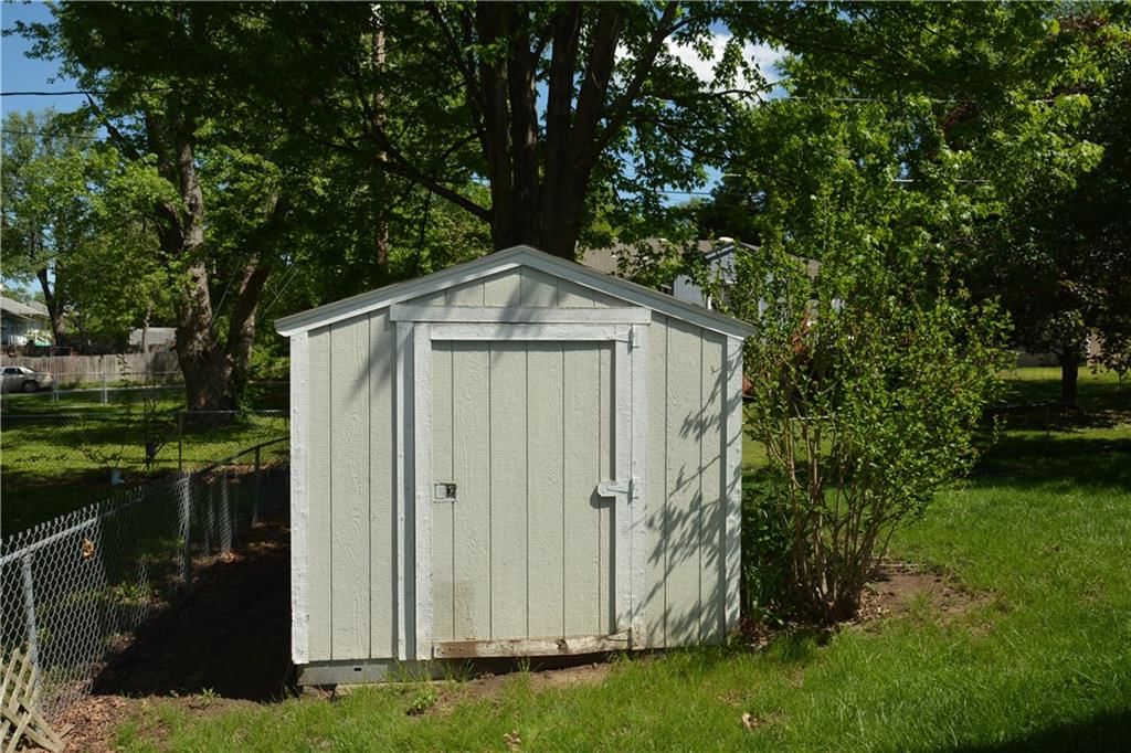1102 Halsey Terrace — photo 32