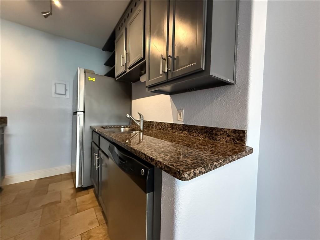 700 E 8th Street — photo 8