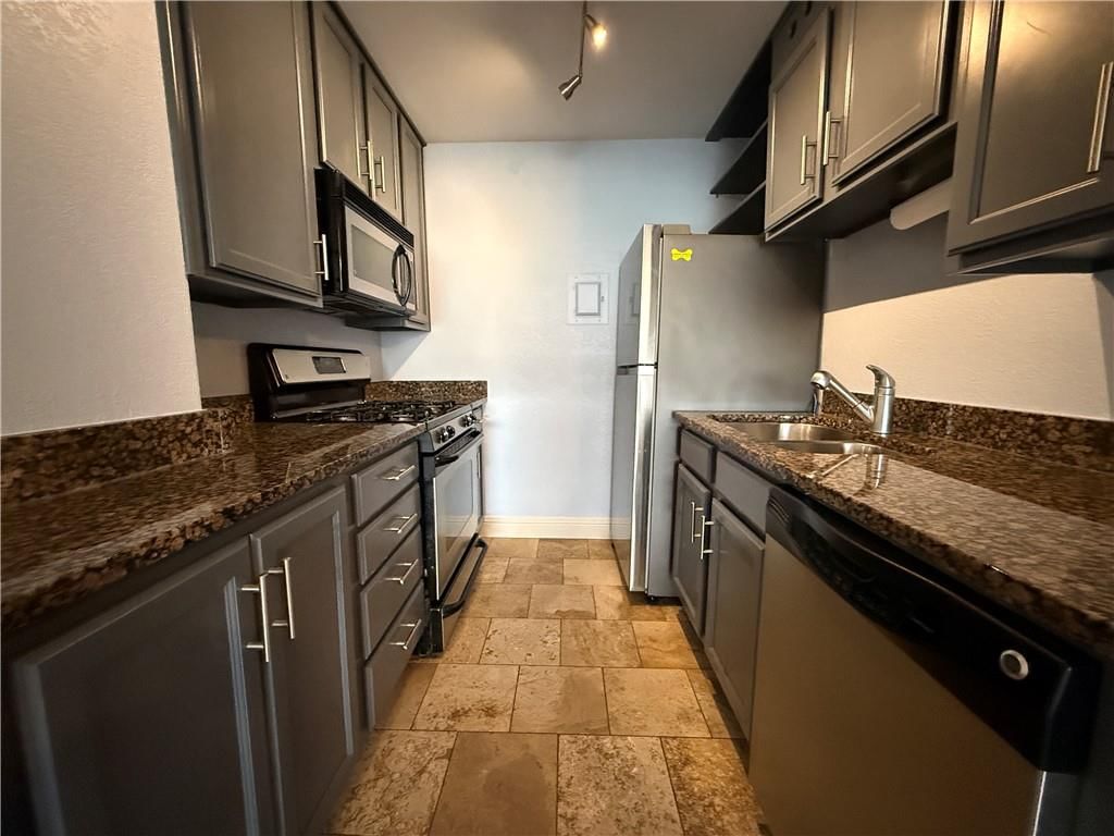 700 E 8th Street — photo 10