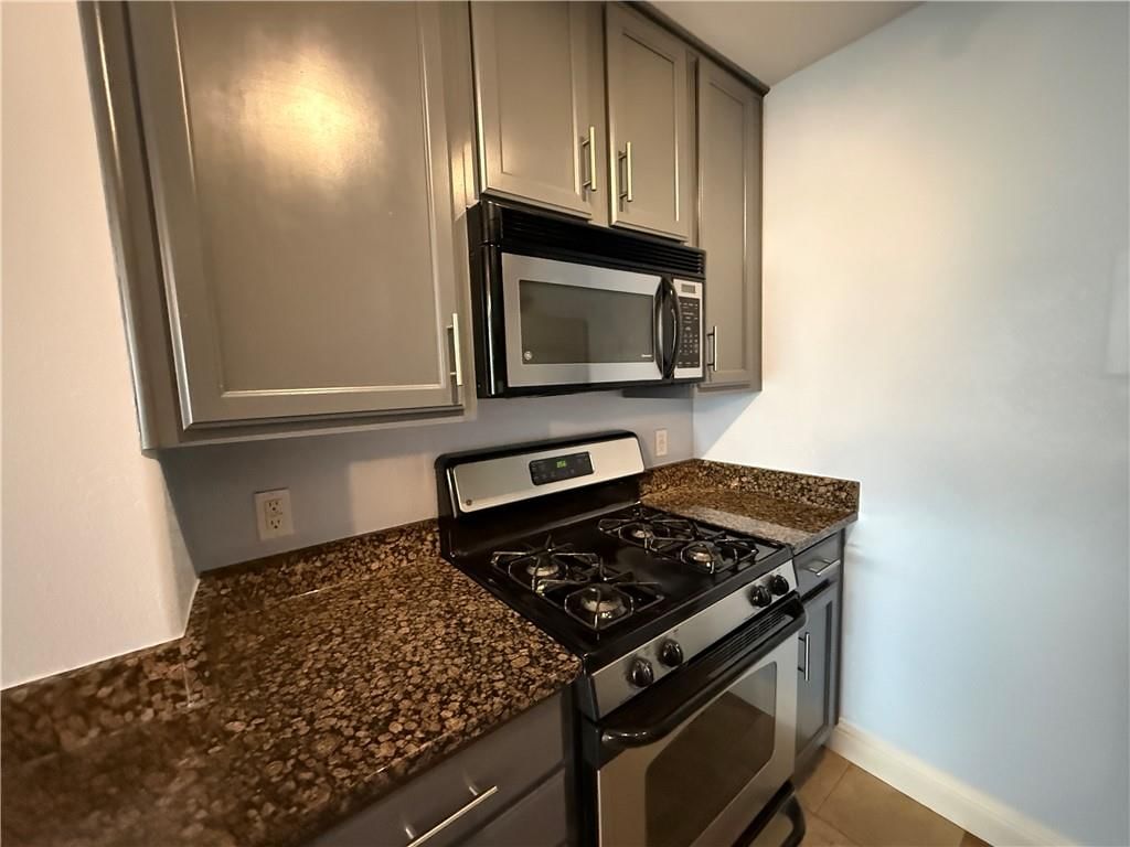700 E 8th Street — photo 11