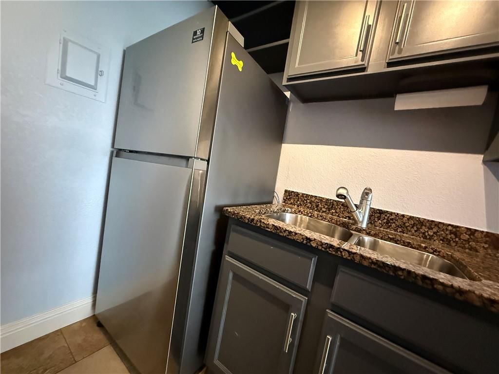 700 E 8th Street — photo 12