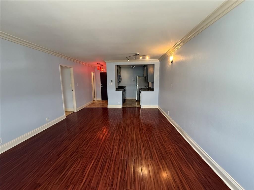 700 E 8th Street — photo 13