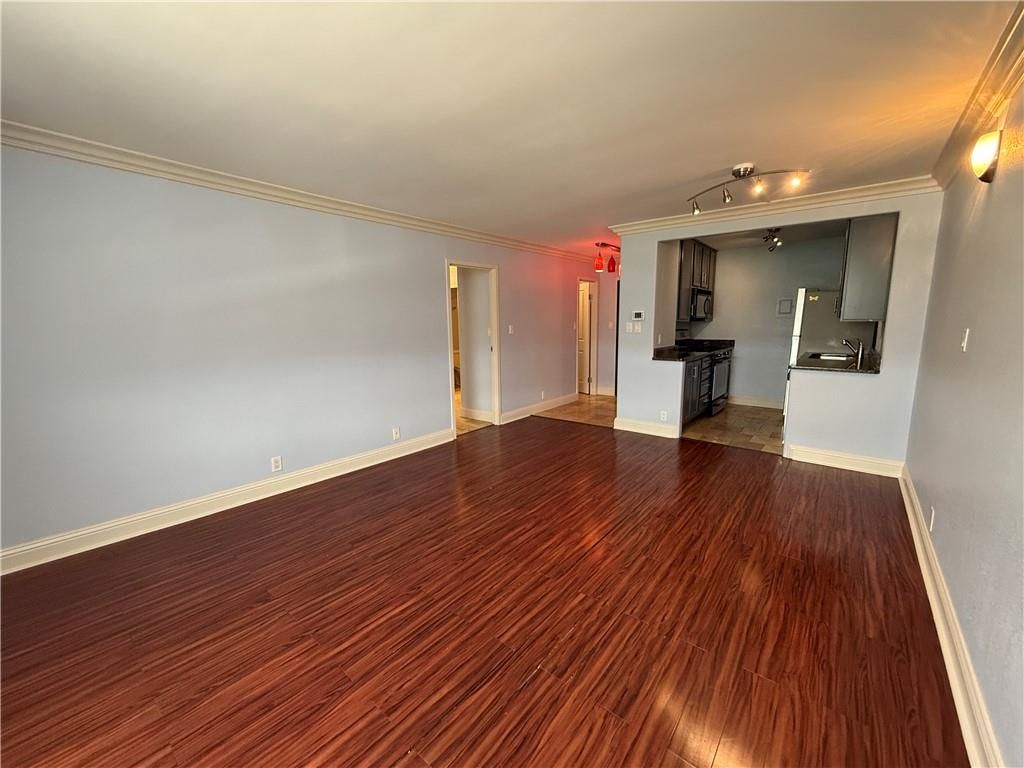 700 E 8th Street — photo 14