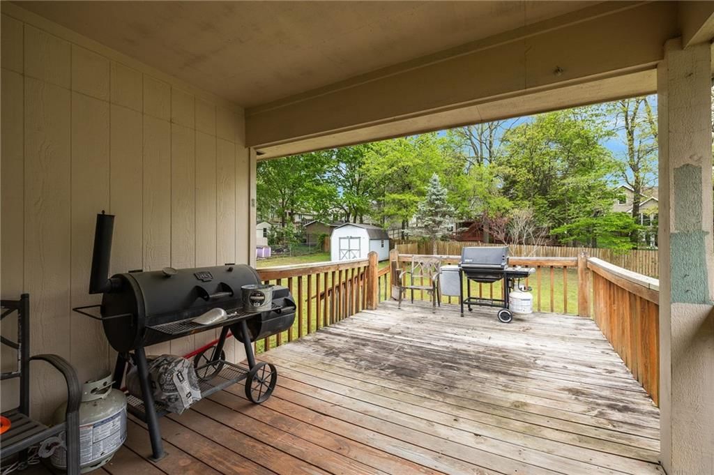 503 Larkin Court — photo 32