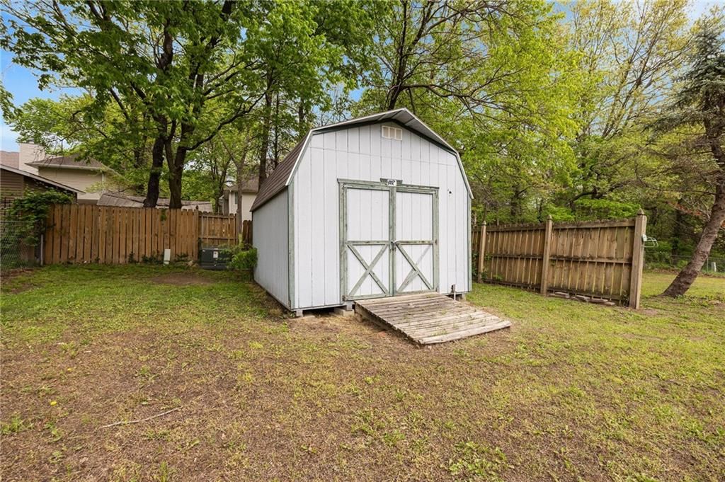 503 Larkin Court — photo 35