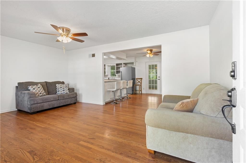 8505 Penner Avenue — photo 3