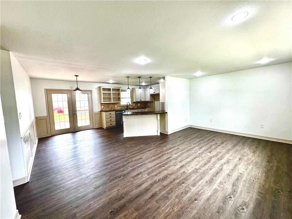 102 W 1st Street — photo 4
