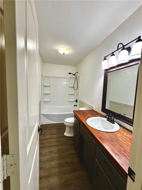 102 W 1st Street — photo 13