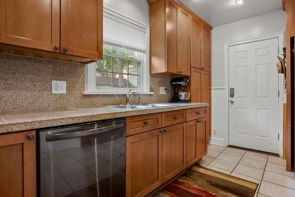 215 E 73rd Street — photo 13