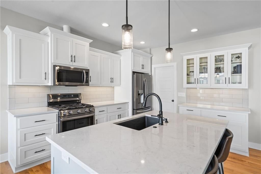 4910 NW Ridgewood Court — photo 10