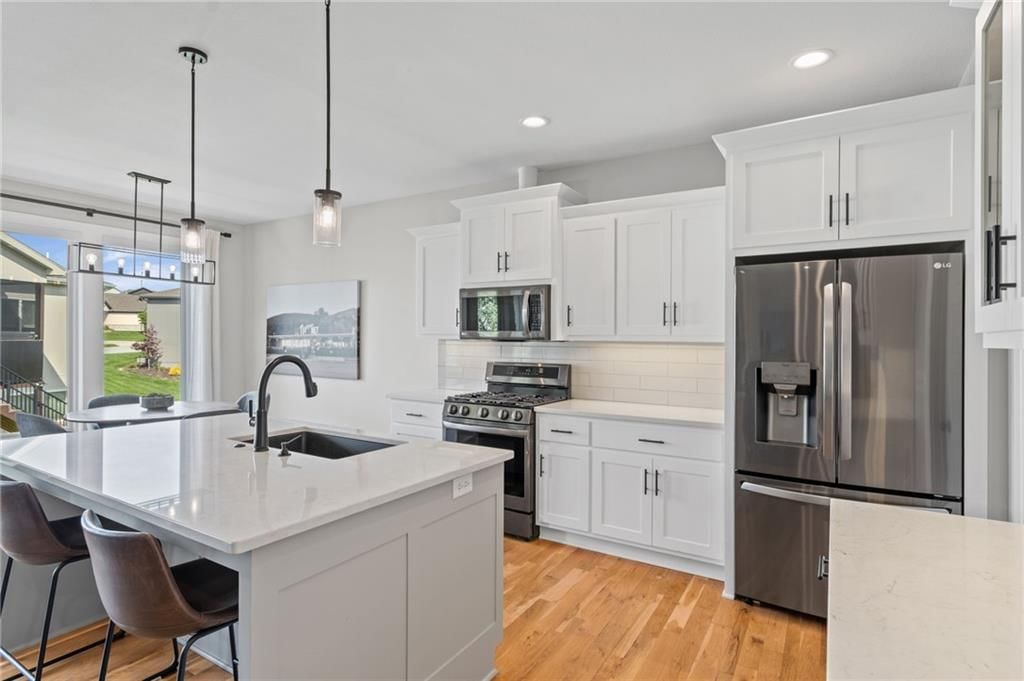 4910 NW Ridgewood Court — photo 11