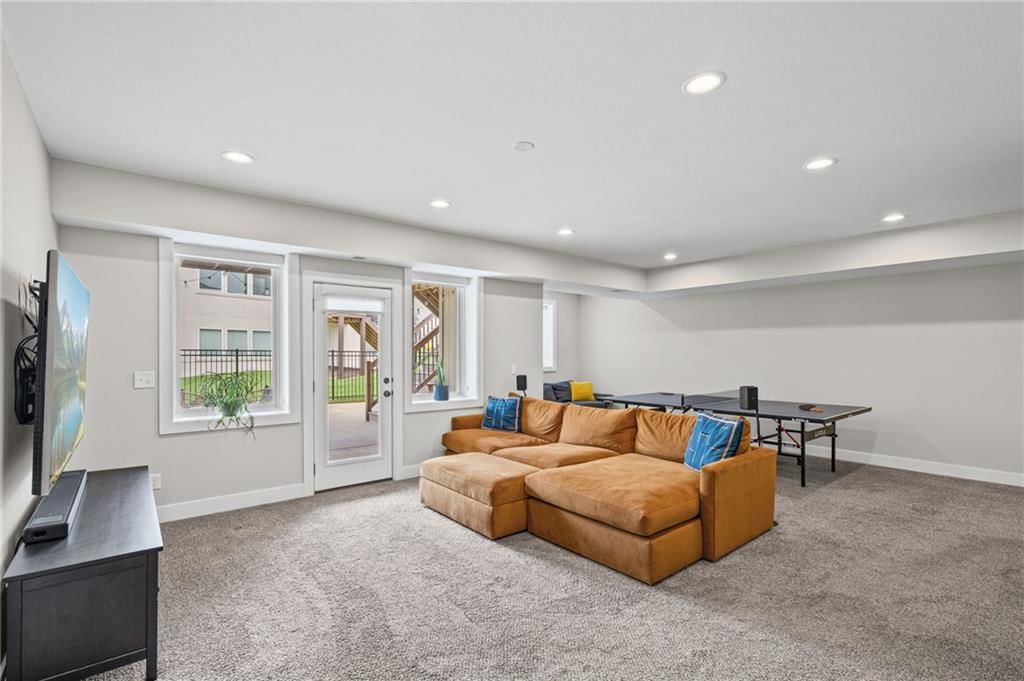 4910 NW Ridgewood Court — photo 34