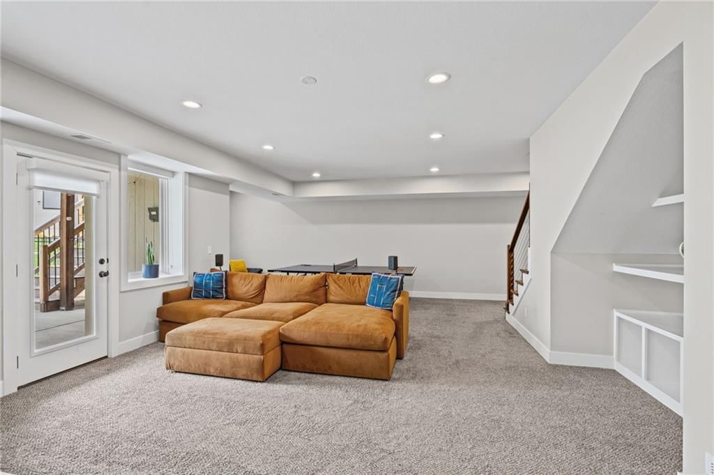 4910 NW Ridgewood Court — photo 35