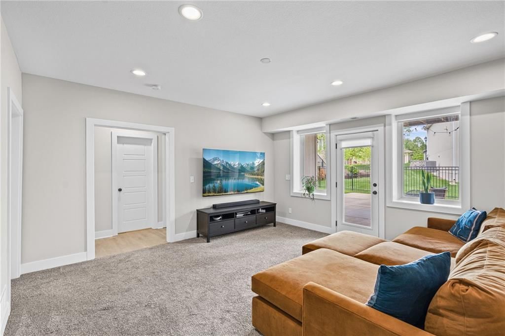 4910 NW Ridgewood Court — photo 38