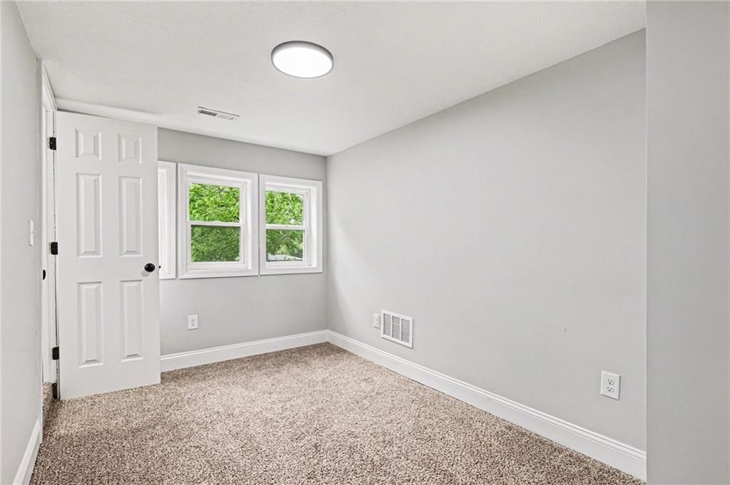 5615 Knox Avenue — photo 19