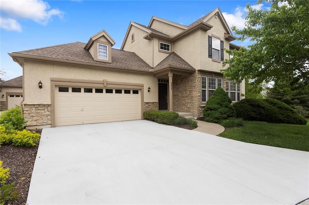 9827 Nieman Place, Overland Park, KS