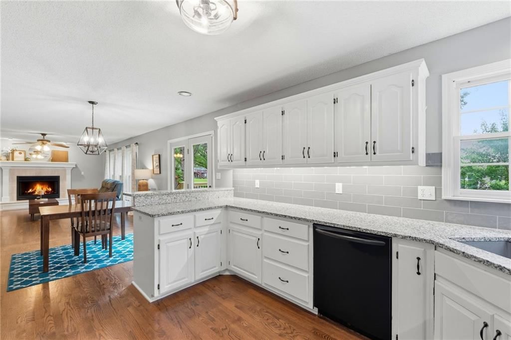 7511 N Palmer Avenue — photo 12