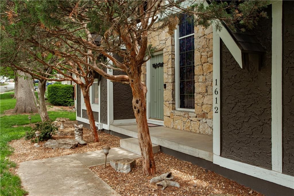 1612 SW WHITE OAK Lane — photo 4