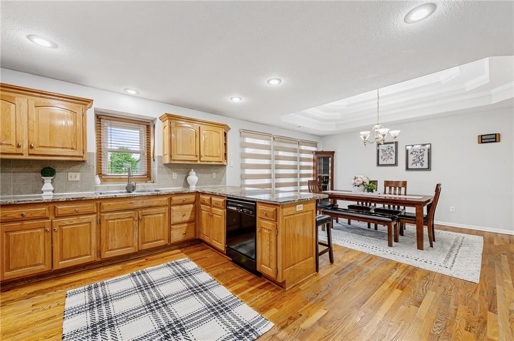 7408 N Sycamore Avenue — photo 11