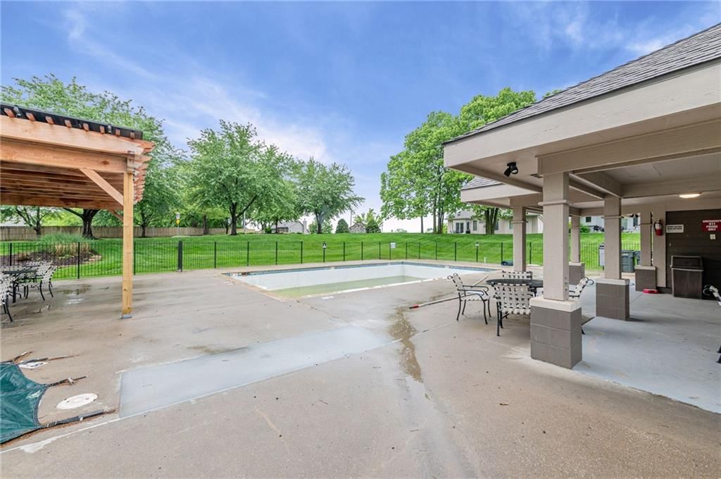 7408 N Sycamore Avenue — photo 43