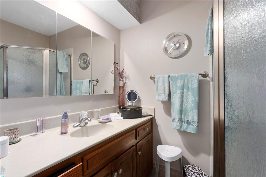 Photo 16 of 31 - 7270 MASTIN Street, Merriam, KS 66203