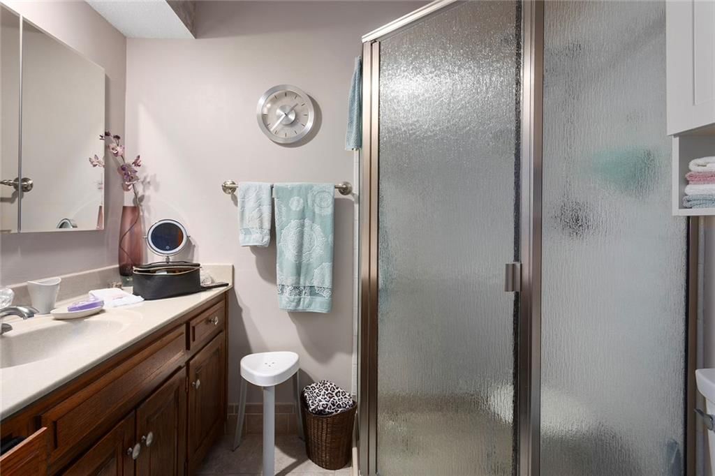 Photo 17 of 31 - 7270 MASTIN Street, Merriam, KS 66203