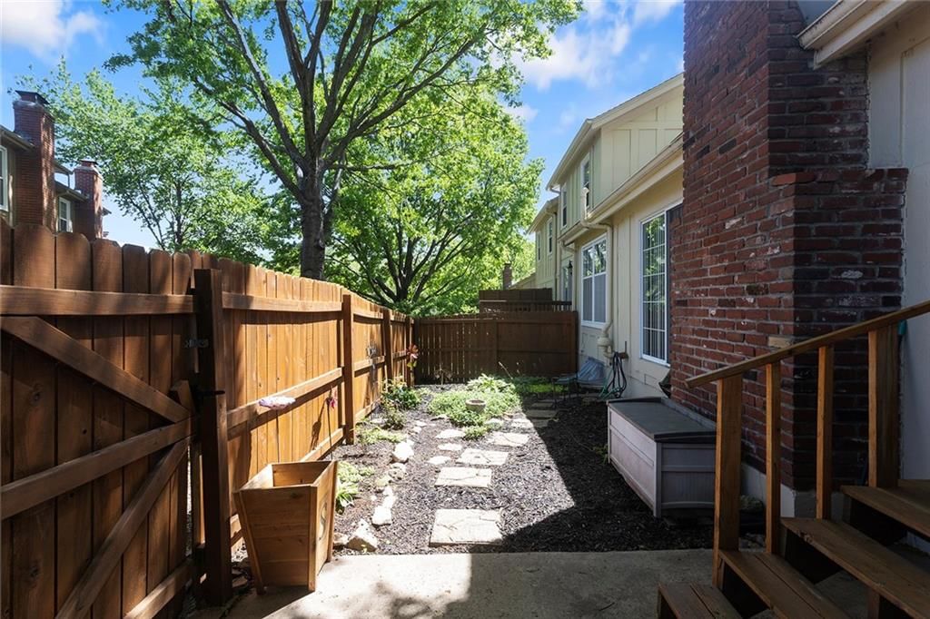 Photo 23 of 31 - 7270 MASTIN Street, Merriam, KS 66203