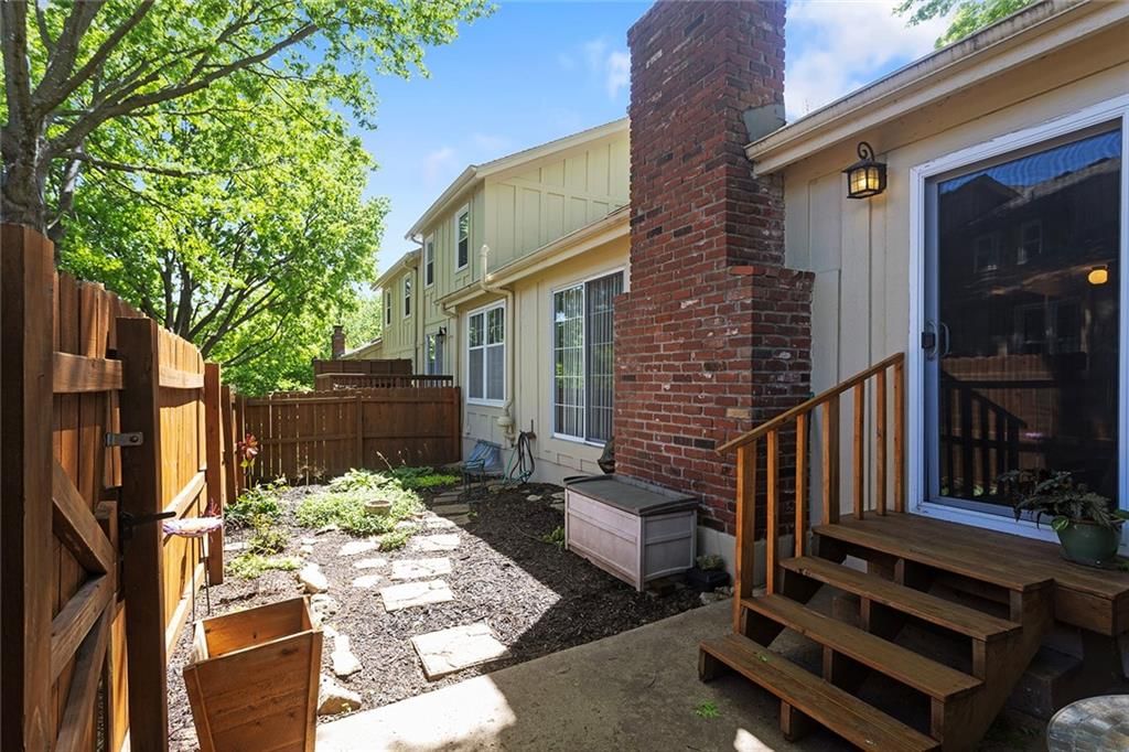 Photo 24 of 31 - 7270 MASTIN Street, Merriam, KS 66203
