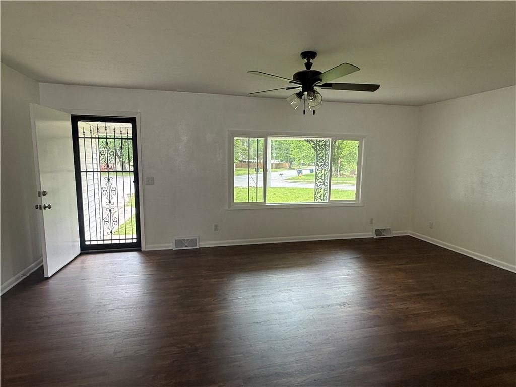 902 W 1st Street — photo 2