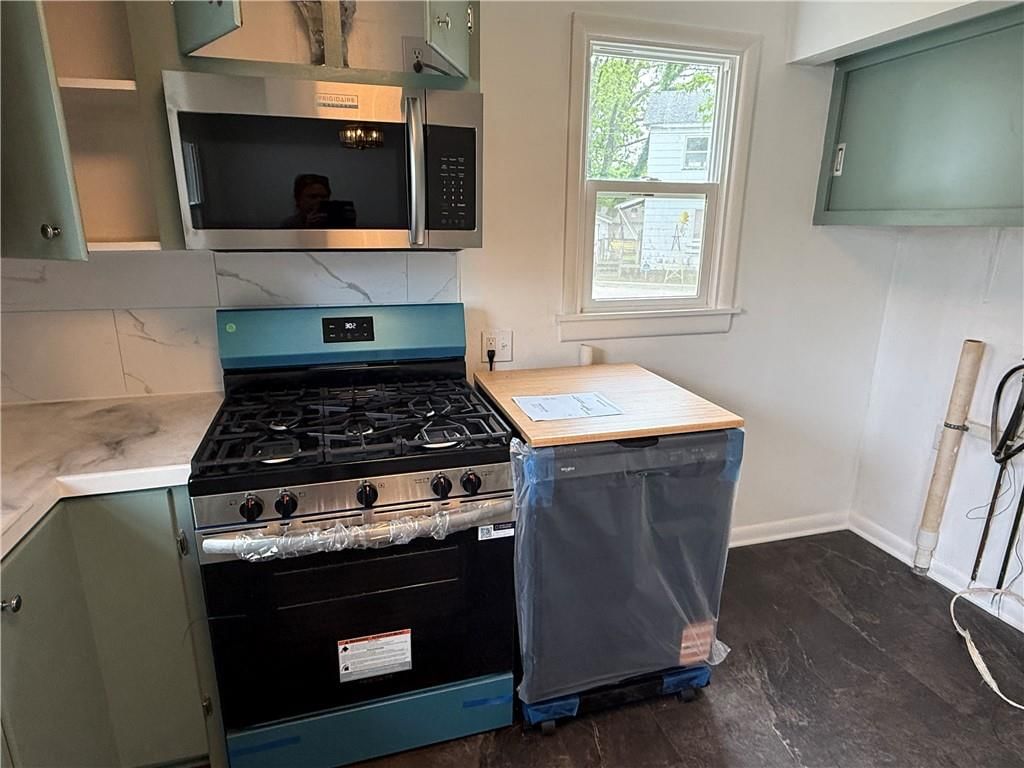 902 W 1st Street — photo 4