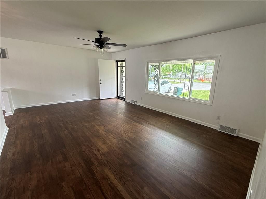 902 W 1st Street — photo 8