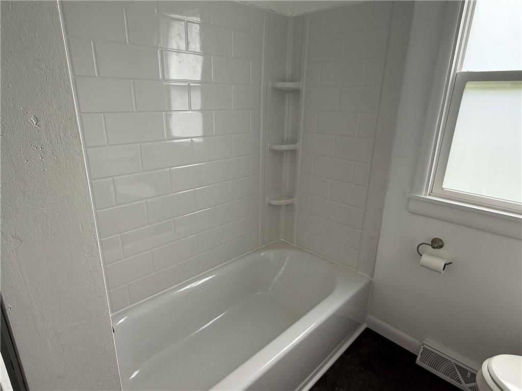 902 W 1st Street — photo 11