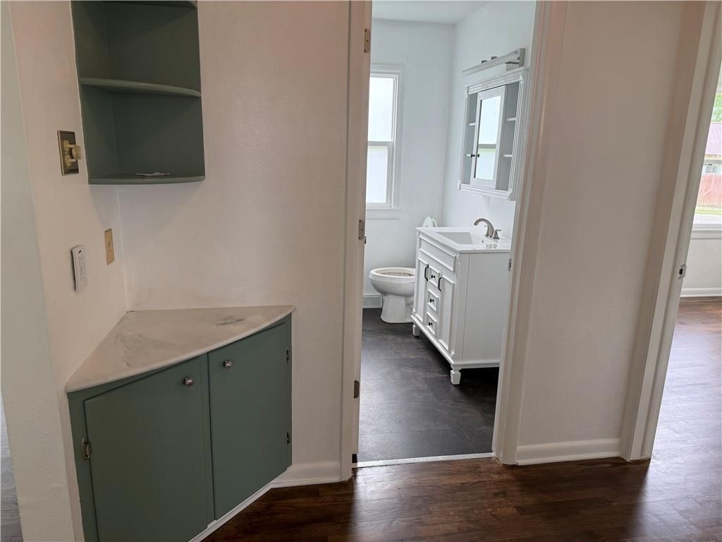 902 W 1st Street — photo 12