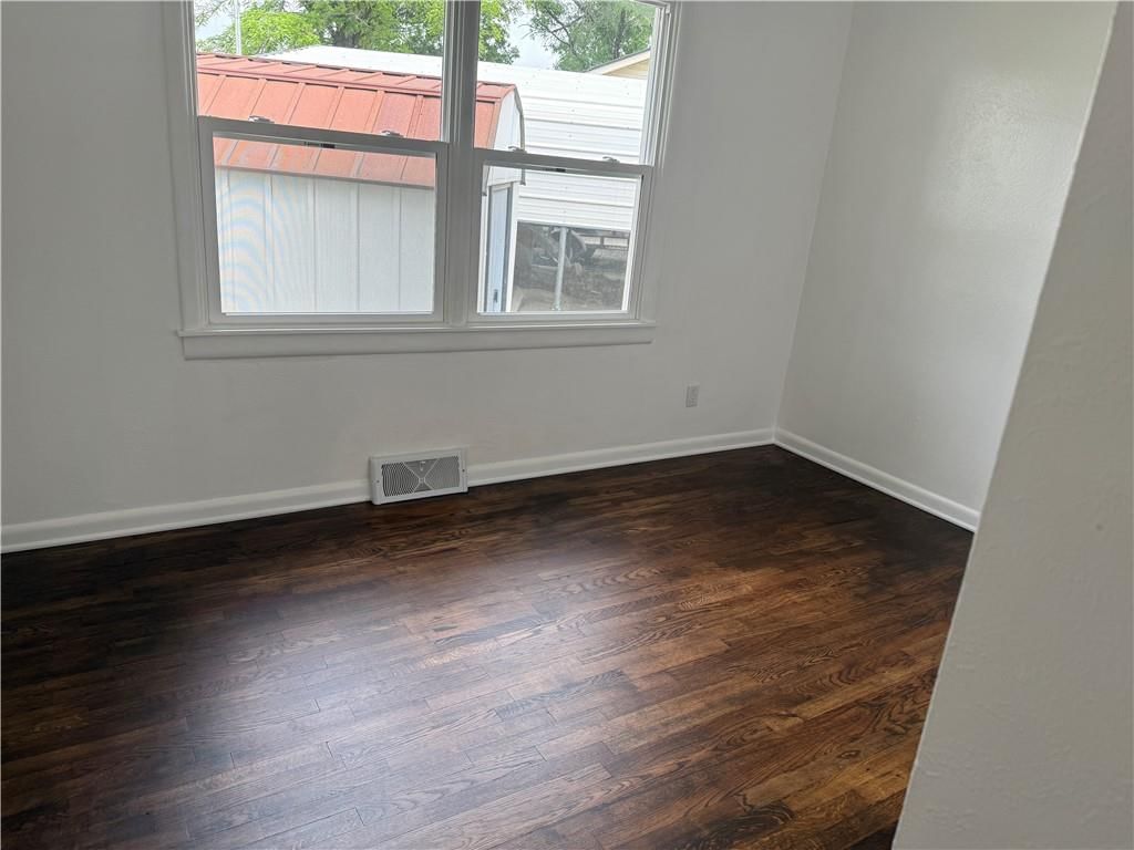 902 W 1st Street — photo 14