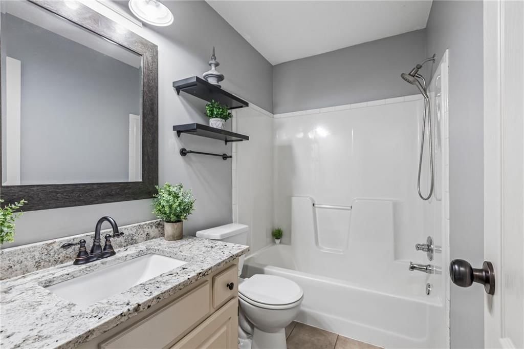 9119 N Camden Avenue — photo 38