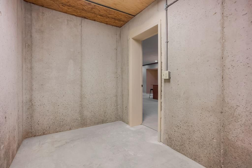 9005 W 161 Street — photo 34