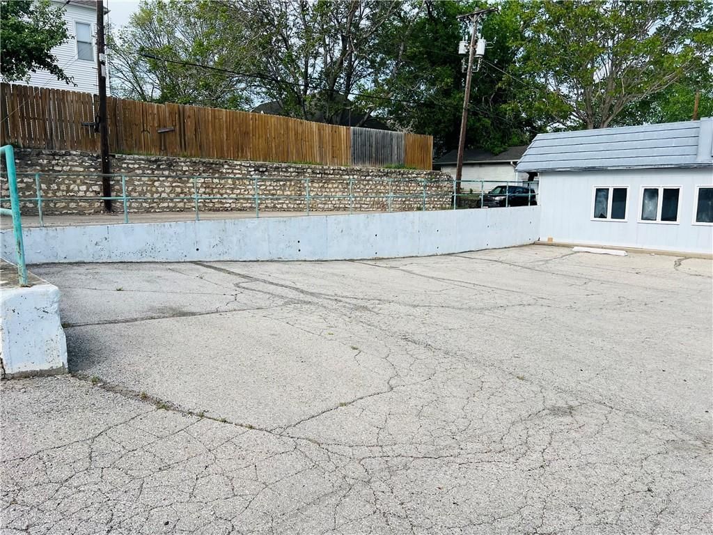 2201 Jules Street — photo 2