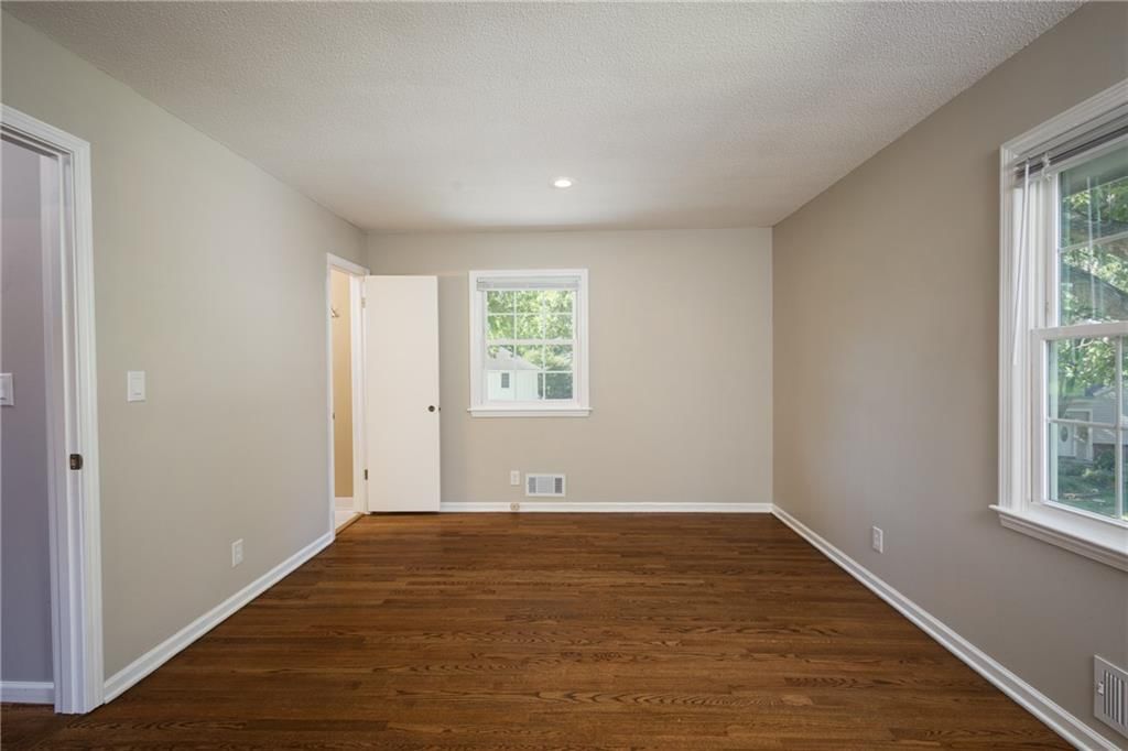 Photo 19 of 47 - 13106 E 53rd Terrace, Kansas City, MO 64133