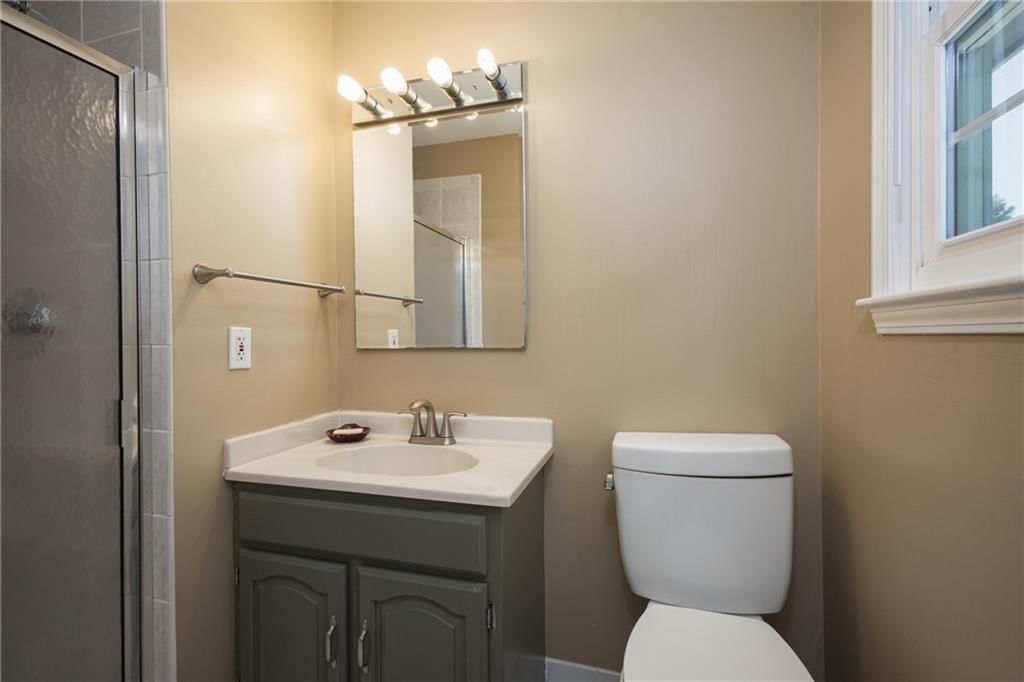 Photo 22 of 47 - 13106 E 53rd Terrace, Kansas City, MO 64133