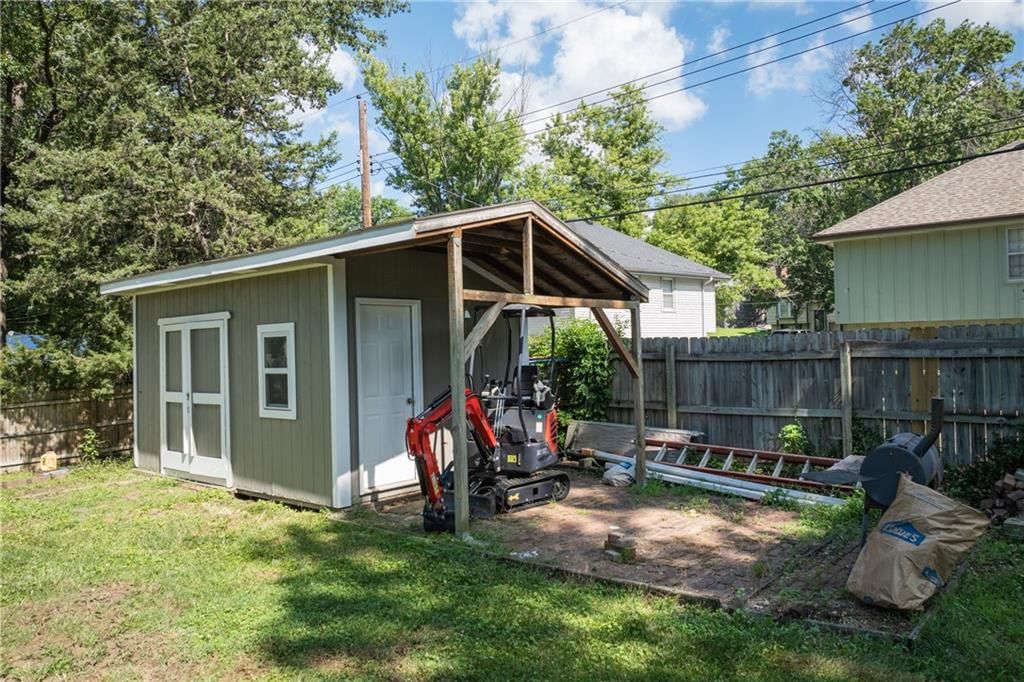 Photo 38 of 47 - 13106 E 53rd Terrace, Kansas City, MO 64133