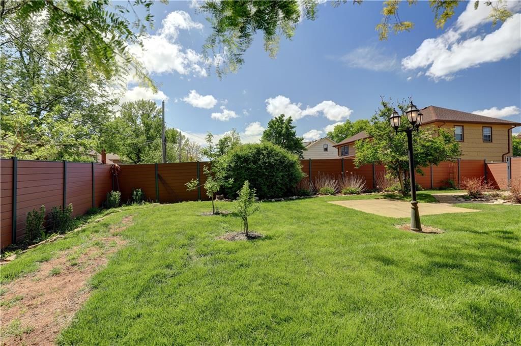 10813 Beacon Avenue — photo 7